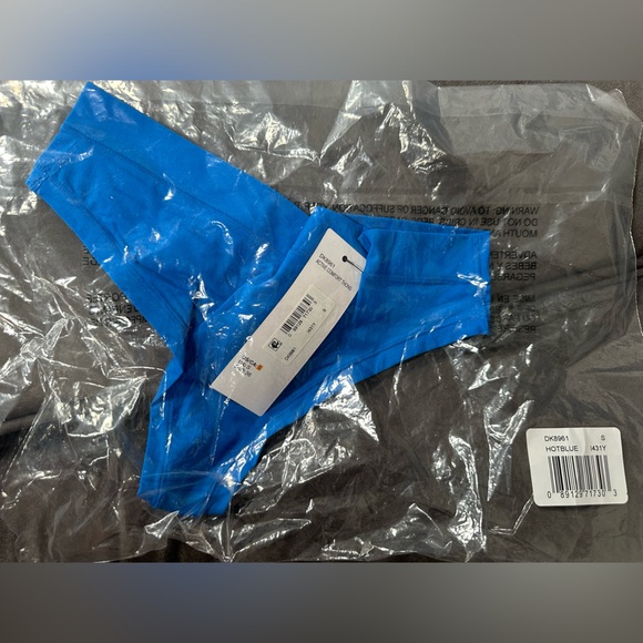 BRAND NEW DKNY LITEWEAR ACTIVE COMFORT WIRELESS BRA DK7934 and a THONG - Picture 3 of 4